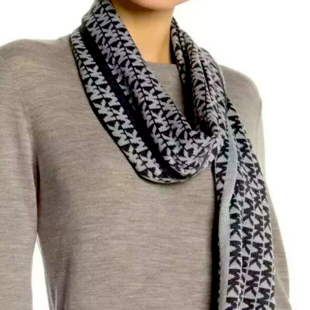 SOLD NWT MICHAEL KORS Womens Knit Scarf MK Logo